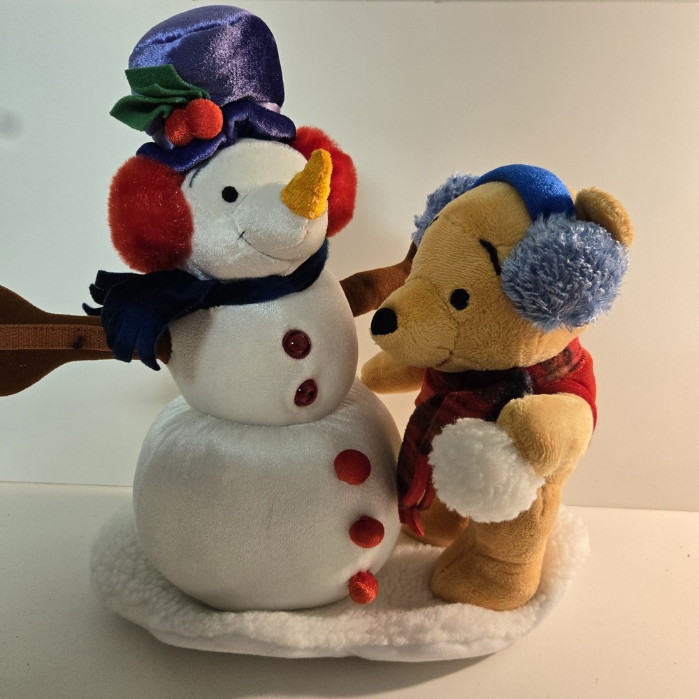 Gemmy Disney Winnie the Pooh Christmas Plush Decor Snowman Scene Plush‎ 12x11x6